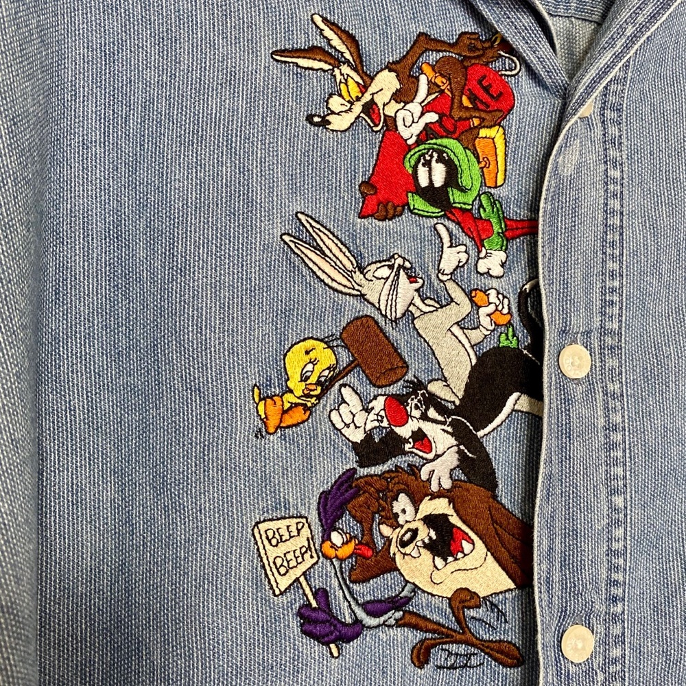 🛑SOLD🛑 Looney Tunes shirt